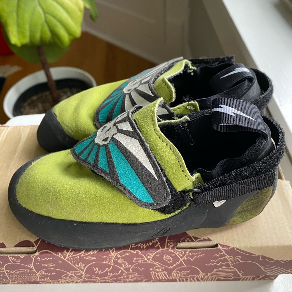 Kids Evolv Venga Climbing Shoe, Lime green, Size 1